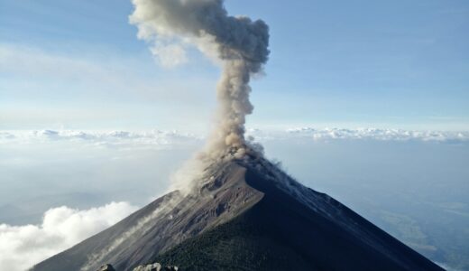 統合失調症を火山にたとえ、疾病と障害に分けて考えるモデル